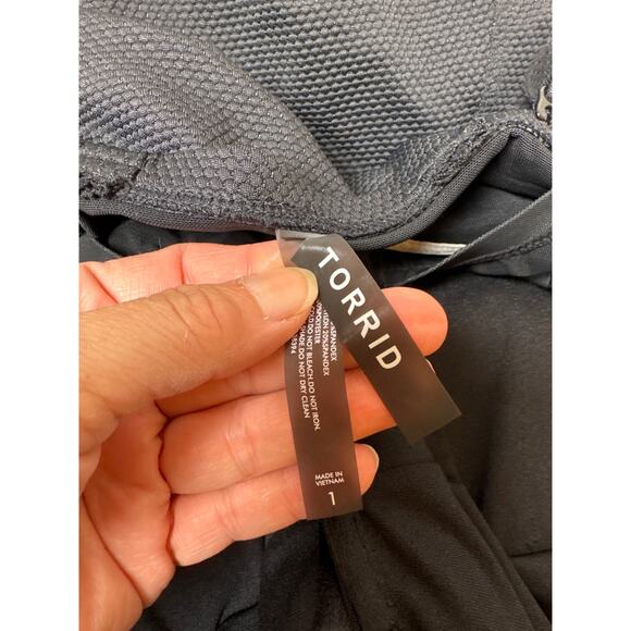 Torrid Vixen Textured Push Up Halter Black & White NWT One Piece Swimsuit 1X - Picture 9 of 11